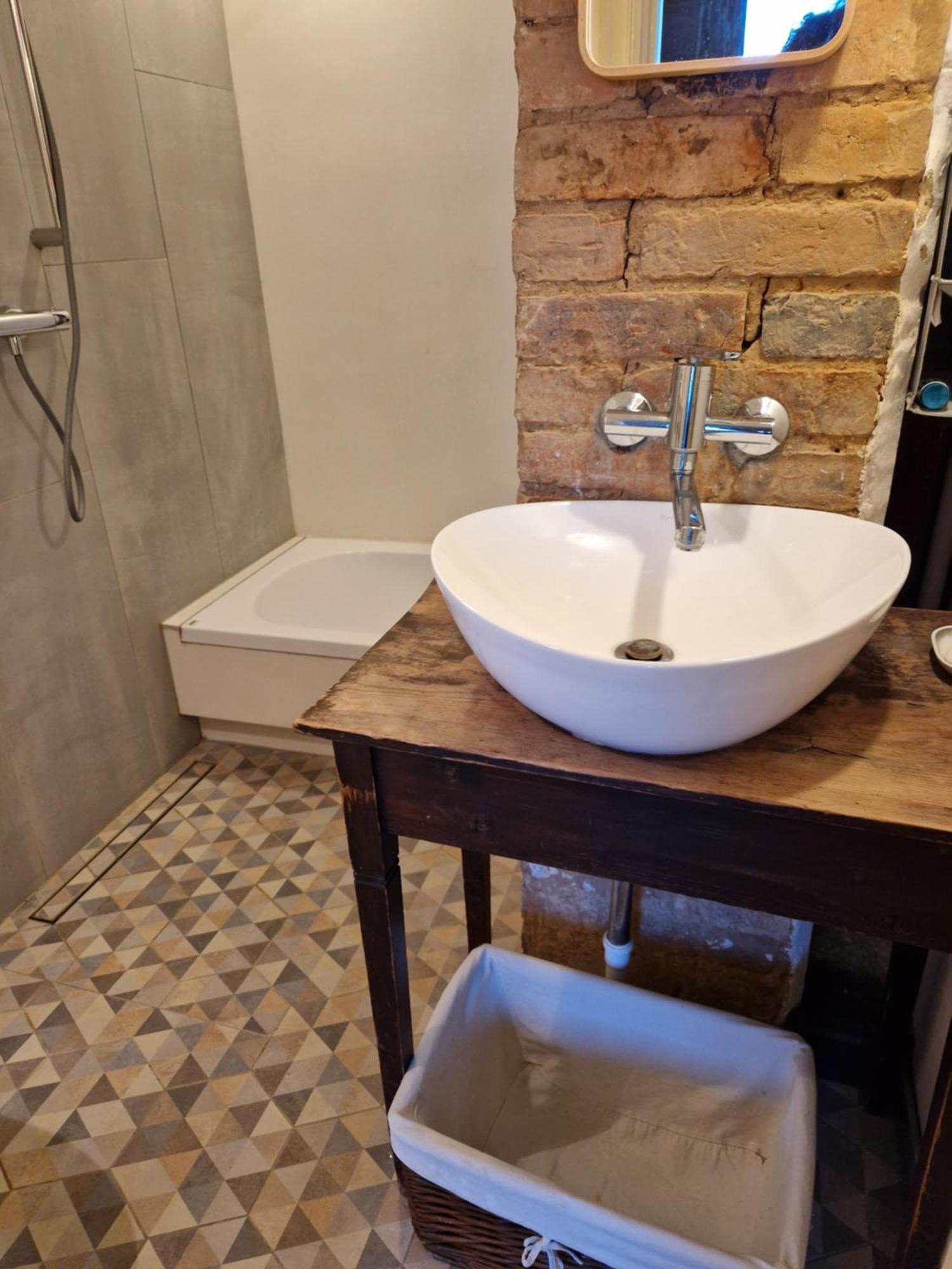 Hillside View House With Garden, Private Parking, Quiet Location - 12 Min To Old Town Anytime, Long Stays Welcome Vilnius Luaran gambar
